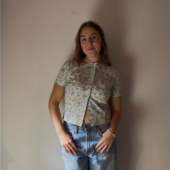 Vintage 1970s Floral Button-Up Top - Picture 2 of 4
